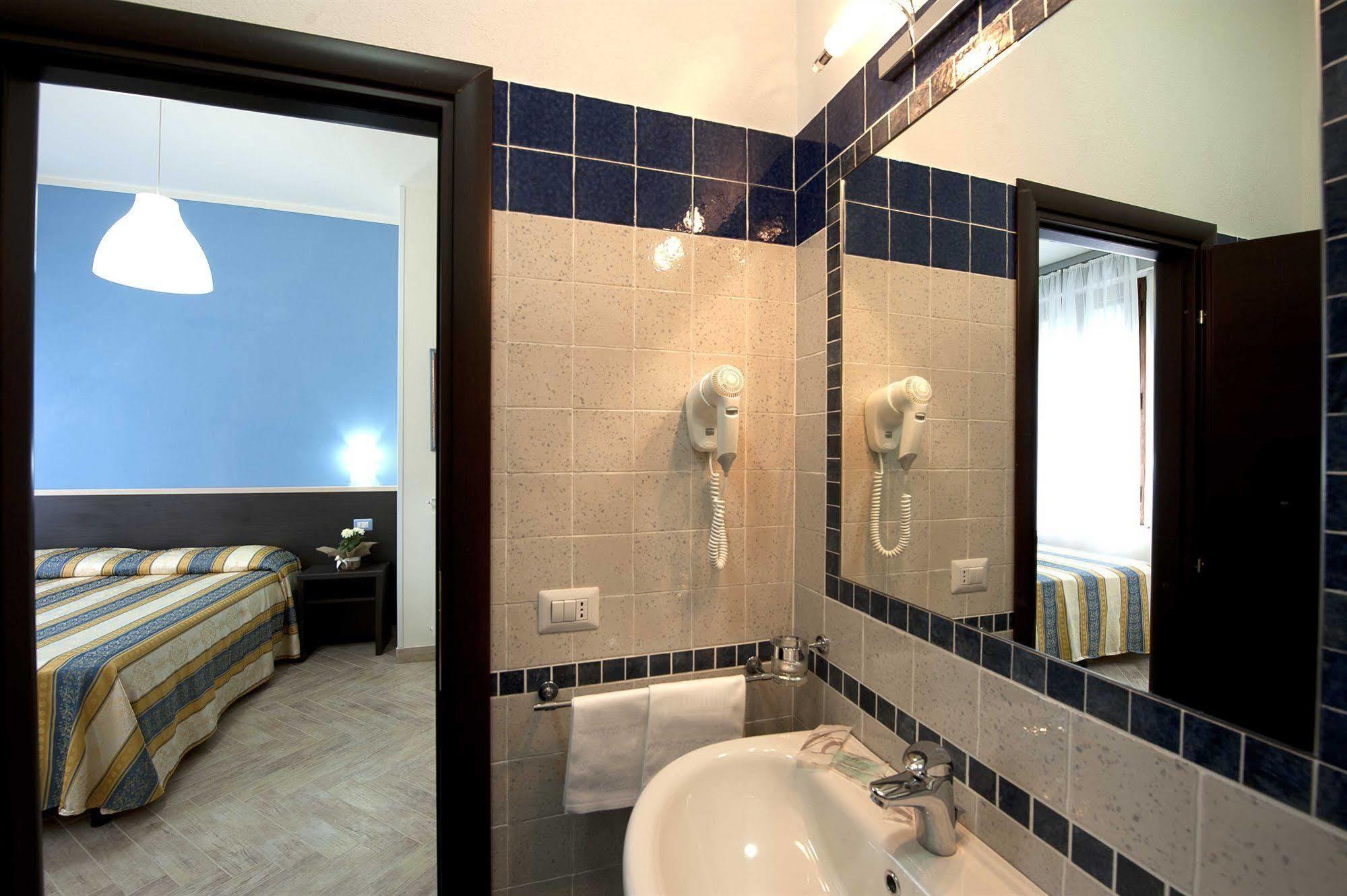 Hotel Moderno Siena Bagian luar foto